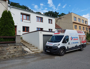 Zateplení stropu rodinného domu pomocí foukané izolace